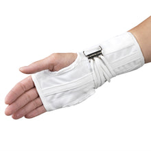 FRONT OF REVERSIBLE CLOTH WRIST SPLINT